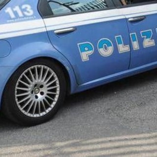Dramma a Ostia, si getta da quarto piano e muore: in casa trovata senza vita la madre, ipotesi omicidio-suicidio Dramma a Ostia, si getta da quarto piano e muore: in casa trovata senza vita la madre, ipotesi omicidio-suicidio