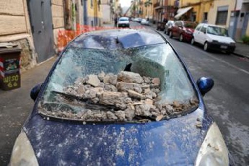 Terremoto 4.7 ai Campi Flegrei e sciame sismico, raffica di scosse Terremoto 4.7 ai Campi Flegrei e sciame sismico, raffica di scosse