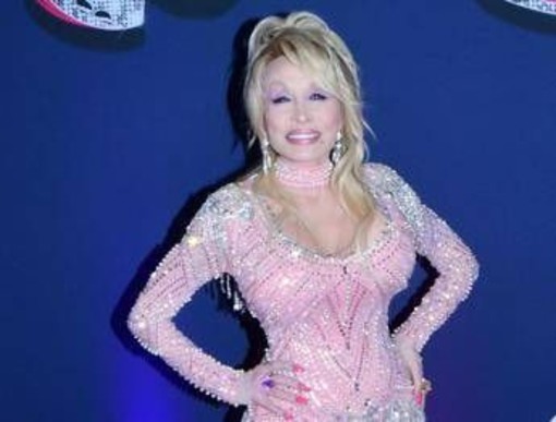 Dolly Parton non sta bene, l'appello della sorella: "Pregate per lei" Dolly Parton non sta bene, l'appello della sorella: "Pregate per lei"