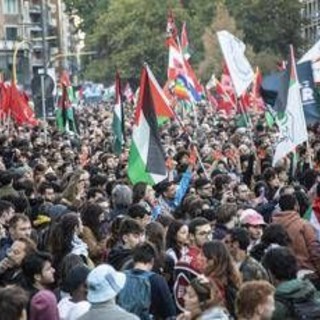 Flotilla, le proteste in Italia: cortei a Roma e Milano, tensione a Bologna Flotilla, le proteste in Italia: cortei a Roma e Milano, tensione a Bologna