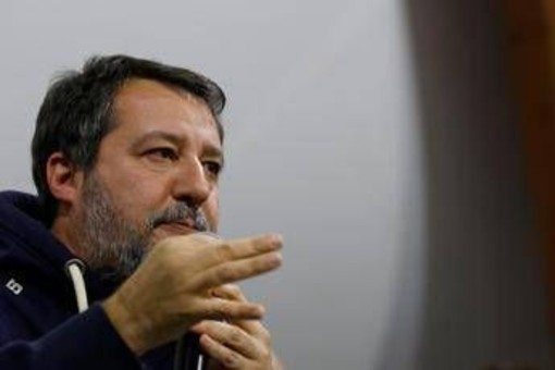 Iran, Salvini convoca compagnie petrolifere: "Mi aspetto impegni". E sulla guerra: "Italia non coinvolta"