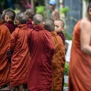 Bombardato monastero in Myanmar, 22 morti: bambini tra le vittime Bombardato monastero in Myanmar, 22 morti: bambini tra le vittime