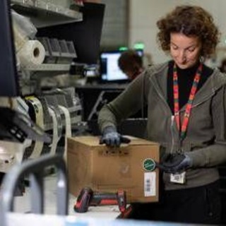 Amazon trasforma centro di distribuzione di Castel San Giovanni nel primo centro resi d’Italia Amazon trasforma centro di distribuzione di Castel San Giovanni nel primo centro resi d’Italia