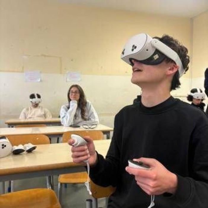 Fibercop porta l’innovazione a scuola, a Monterotondo il viaggio virtuale nella fibra Fibercop porta l’innovazione a scuola, a Monterotondo il viaggio virtuale nella fibra