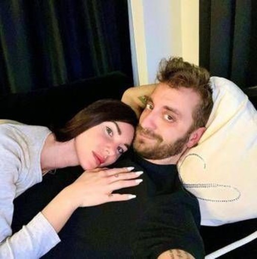 Bianca Atzei, il post social che 'cancella' Stefano Corti: lui replica così