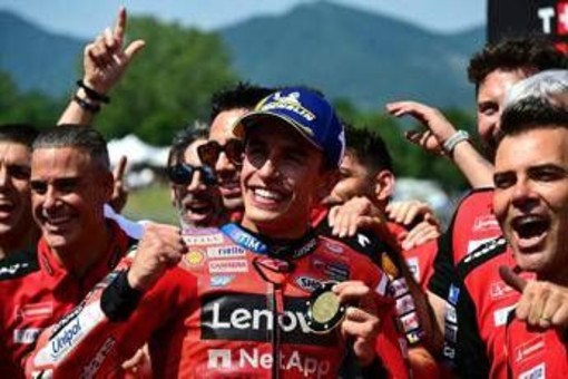 MotoGp, Marquez vince la Sprint davanti a Bezzecchi. Delude Bagnaia MotoGp, Marquez vince la Sprint davanti a Bezzecchi. Delude Bagnaia