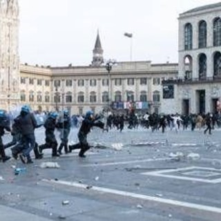 Guerriglia a Milano, Gip dopo gli scontri: "Social possibile detonatore esponenziale di violenza"