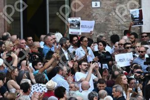Caso Fakir, nessun preavviso formale a organi sicurezza sul presidio del sindaco di Bologna