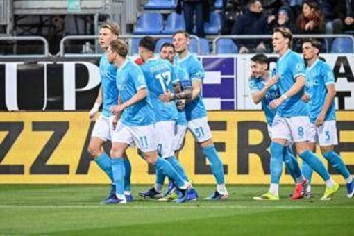 Cagliari-Napoli 0-1, McTominay porta Conte al secondo posto