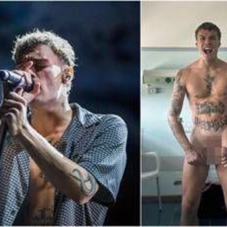 Blanco, la foto che fa discutere: in ospedale... completamente nudo Blanco, la foto che fa discutere: in ospedale... completamente nudo