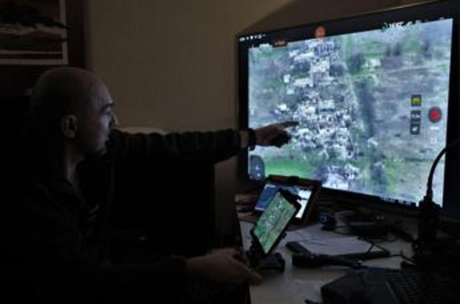 Ucraina-Russia, massiccio attacco di droni di Kiev su Mosca: colpita un'altra raffineria