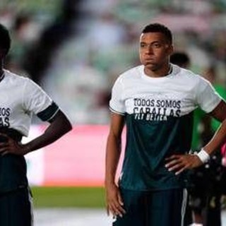 Messaggio pro-Ceuta 'nascosto', in Spagna è polemica contro Mbappé, Vinicius e Konaté: cos'è successo Messaggio pro-Ceuta 'nascosto', in Spagna è polemica contro Mbappé, Vinicius e Konaté: cos'è successo