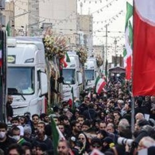 Iran, attivisti: "Più di 6.200 morti accertati nelle proteste". Impiccato uomo accusato di spionaggio per Israele