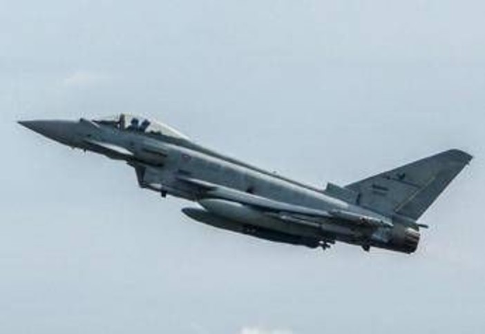 Attacco a base aerea in Arabia Saudita, colpito F-2000 italiano. Crosetto: "Nessun militare coinvolto"