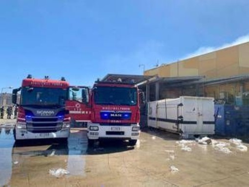 Incendio al centro commerciale Conda d'oro di Palermo: scattata l'evacuazione dell'edificio