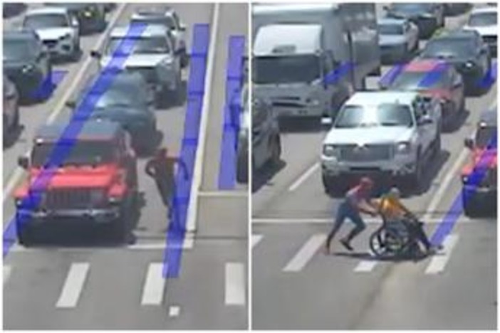 Anziano in carrozzina non riesce ad attraversare strada, lo aiuta... Spiderman