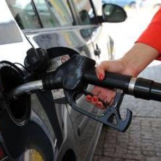 Caro carburanti, prezzi di benzina e diesel oggi: verde sfiora 1,9 euro al litro