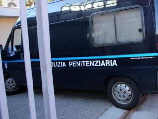 Viterbo, detenuto uccide a coltellate compagno di cella