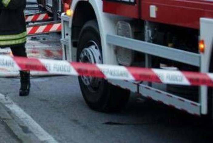 Tamponamento fra tre camion sull'A1, autista muore intrappolato tra le lamiere