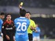 Olivera abbatte Smolcic, arbitro assegna rigore. Conte chiede un rosso: caos in Napoli-Como