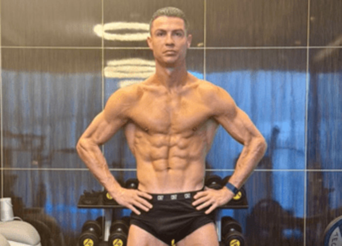 Cristiano Ronaldo senza età, la foto e il fisico d'acciaio