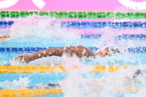 Italia argento nella 4×100 stile libero donne agli Europei di Parigi Italia argento nella 4×100 stile libero donne agli Europei di Parigi