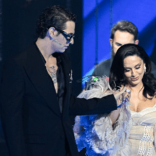 X Factor, scintille tra Lauro e Iezzi: "Stai facendo una figuraccia" X Factor, scintille tra Lauro e Iezzi: "Stai facendo una figuraccia"