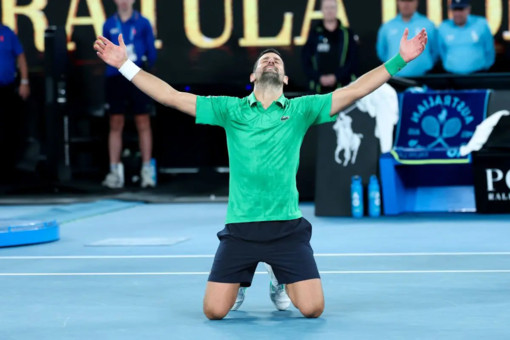 Djokovic batte Sinner al quinto e vola in finale in Australia Djokovic batte Sinner al quinto e vola in finale in Australia