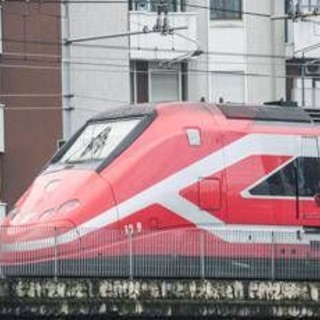 Atti dolosi sulle linee dell'Alta velocità, rallentata la circolazione ferroviaria Atti dolosi sulle linee dell'Alta velocità, rallentata la circolazione ferroviaria