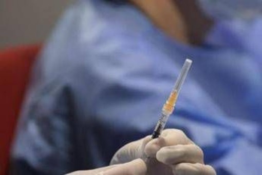 Covid, c'è il nuovo vaccino aggiornato: riparte la campagna