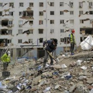 Venezulea, salvati padre e figlio a quattro giorni dal terremoto. Corsa contro il tempo