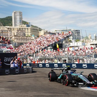 Antonelli in pole a Montecarlo, Ferrari in seconda fila