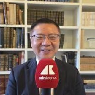 Zhang Weiwei sorride e affonda l’Europa: “Leadership debole, dipendenza dagli Usa e paura irrazionale della Russia” Zhang Weiwei sorride e affonda l’Europa: “Leadership debole, dipendenza dagli Usa e paura irrazionale della Russia”