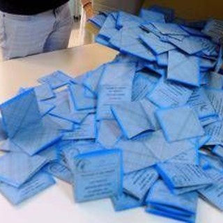 Sondaggio politico, Fratelli d'Italia cala. Pd e M5S salgono Sondaggio politico, Fratelli d'Italia cala. Pd e M5S salgono