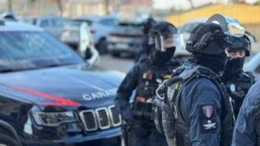 Blitz antidroga tra Ostia e Fiumicino: controlli dei Carabinieri con elicottero e unità cinofile nelle zone dello spaccio Blitz antidroga tra Ostia e Fiumicino: controlli dei Carabinieri con elicottero e unità cinofile nelle zone dello spaccio