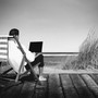 In ferie senza e-mail e chat? Ecco come organizzarsi per staccare davvero la spina dal lavoro In ferie senza e-mail e chat? Ecco come organizzarsi per staccare davvero la spina dal lavoro