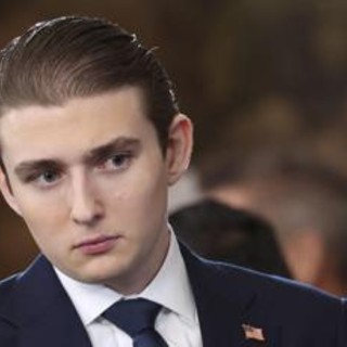 L'Iran minaccia Barron Trump, il figlio del presidente non esce di casa L'Iran minaccia Barron Trump, il figlio del presidente non esce di casa