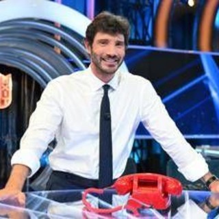 De Martino torna con Affari Tuoi, le novità: dallo studio 'versatile' a Tommasino De Martino torna con Affari Tuoi, le novità: dallo studio 'versatile' a Tommasino