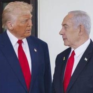 Iran-Israele, Trump ferma gli attacchi di Netanyahu: "Stop o resti solo contro Teheran" Iran-Israele, Trump ferma gli attacchi di Netanyahu: "Stop o resti solo contro Teheran"