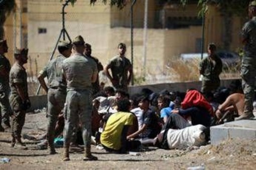 Migranti, fonti Viminale: "Azzerati con Germania e altri Paesi i 'dublinanti' arrivati prima del 12 giugno" Migranti, fonti Viminale: "Azzerati con Germania e altri Paesi i 'dublinanti' arrivati prima del 12 giugno"