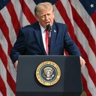 11/9: Trump: "Non dimenticheremo mai, è motivo per cui oggi combattiamo"