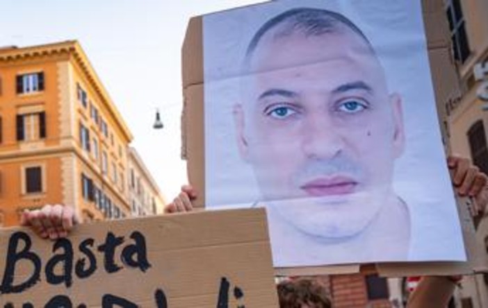 Caso Fakir, le frasi degli agenti registrate dalle bodycam: "E' schiattato", "Ca… me ne frega"