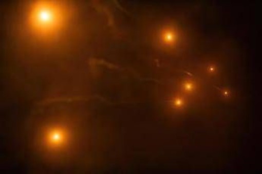 Iran, media: "Lanciati 100 missili contro Israele" Iran, media: "Lanciati 100 missili contro Israele"