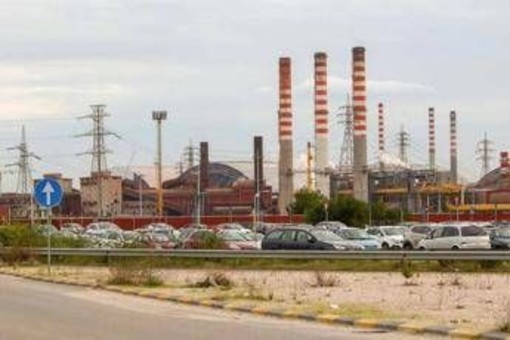 Incidente all'Ex Ilva di Taranto, operaio precipita da 10 metri e muore Incidente all'Ex Ilva di Taranto, operaio precipita da 10 metri e muore