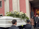 Asti, è il giorno del funerale di Zoe Trinchero: bara bianca coperta di rose Asti, è il giorno del funerale di Zoe Trinchero: bara bianca coperta di rose