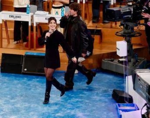 Amici, oggi domenica 8 marzo: Emma e Rkomi ospiti Amici, oggi domenica 8 marzo: Emma e Rkomi ospiti