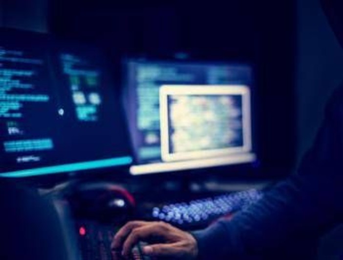 Nave italiana fermata in Francia e il mistero del 'dispositivo spia': "Pista di interferenza straniera" Nave italiana fermata in Francia e il mistero del 'dispositivo spia': "Pista di interferenza straniera"