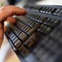 "Vai nella camera a gas", insulti choc sui social a una prof dell'università di Pisa: denunciato 40enne