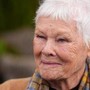 Judi Dench e la malattia agli occhi: "Non posso più recitare, né leggere un libro"