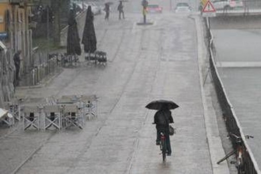 Allerta meteo gialla per temporali martedì 18 agosto: la mappa delle 7 regioni a rischio maltempo